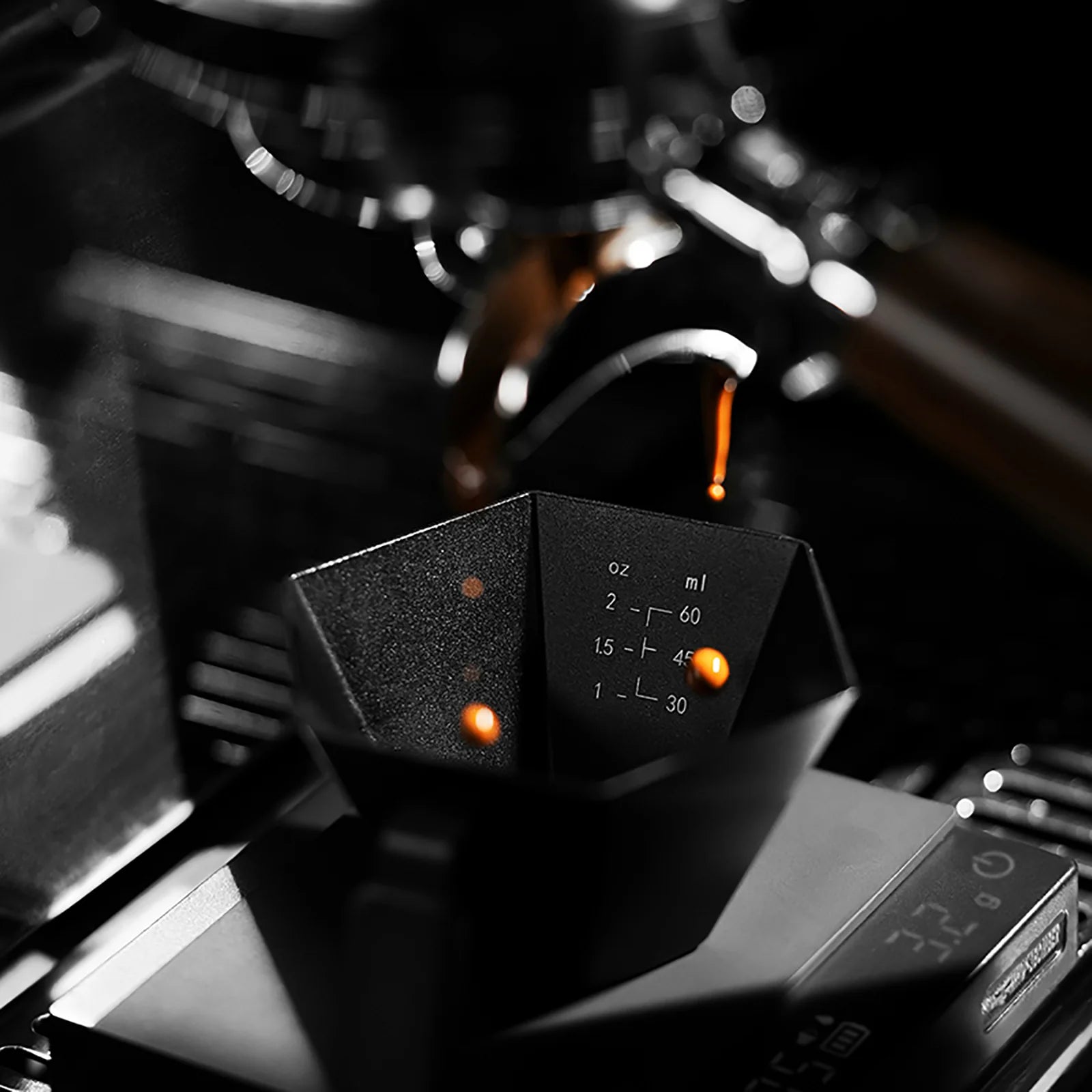 MHW-3BOMBER Prism Measuring Cup