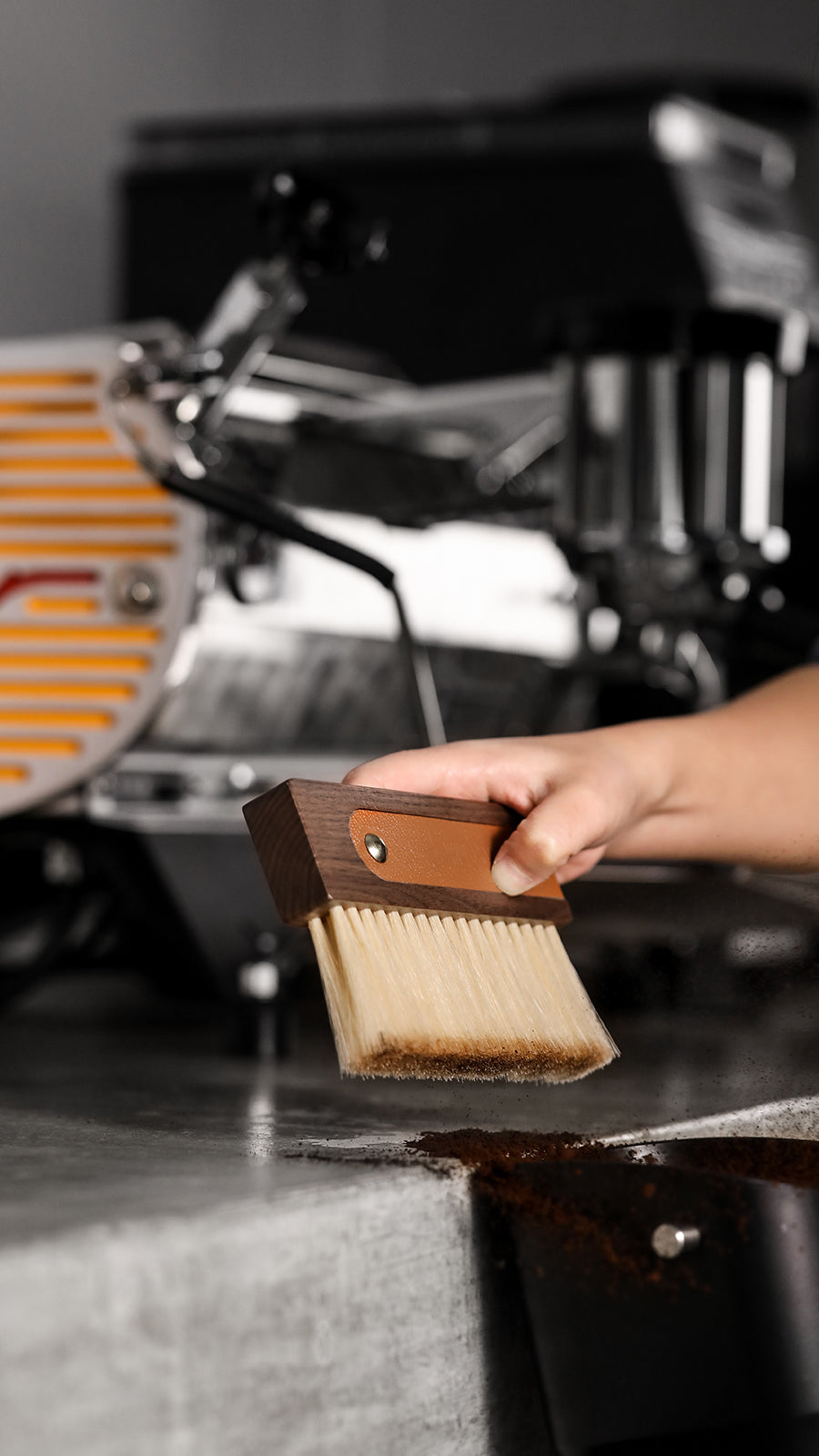 MHW-3BOMBER Line Leather sheath brush 145mm*94mm (walnut + horse hair)