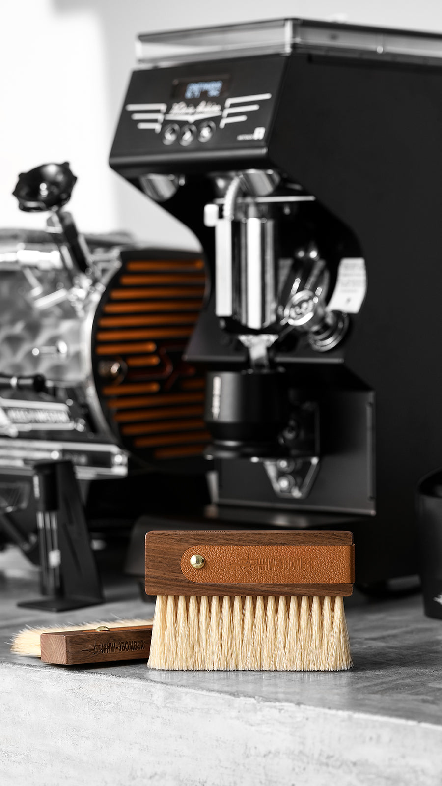 MHW-3BOMBER Line Leather sheath brush 145mm*94mm (walnut + horse hair)