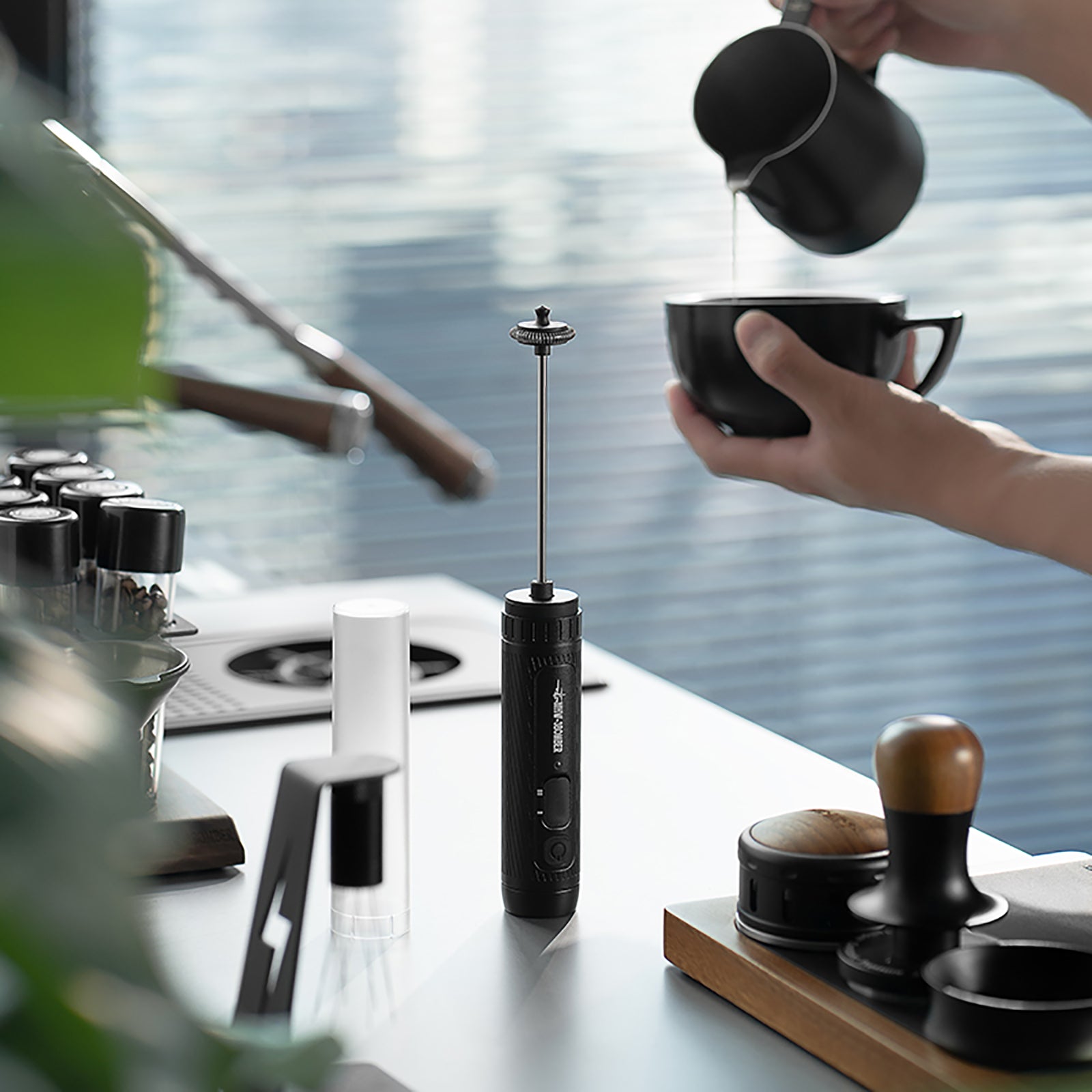 MHW-3BOMBER Magician Electric Milk Frother Black