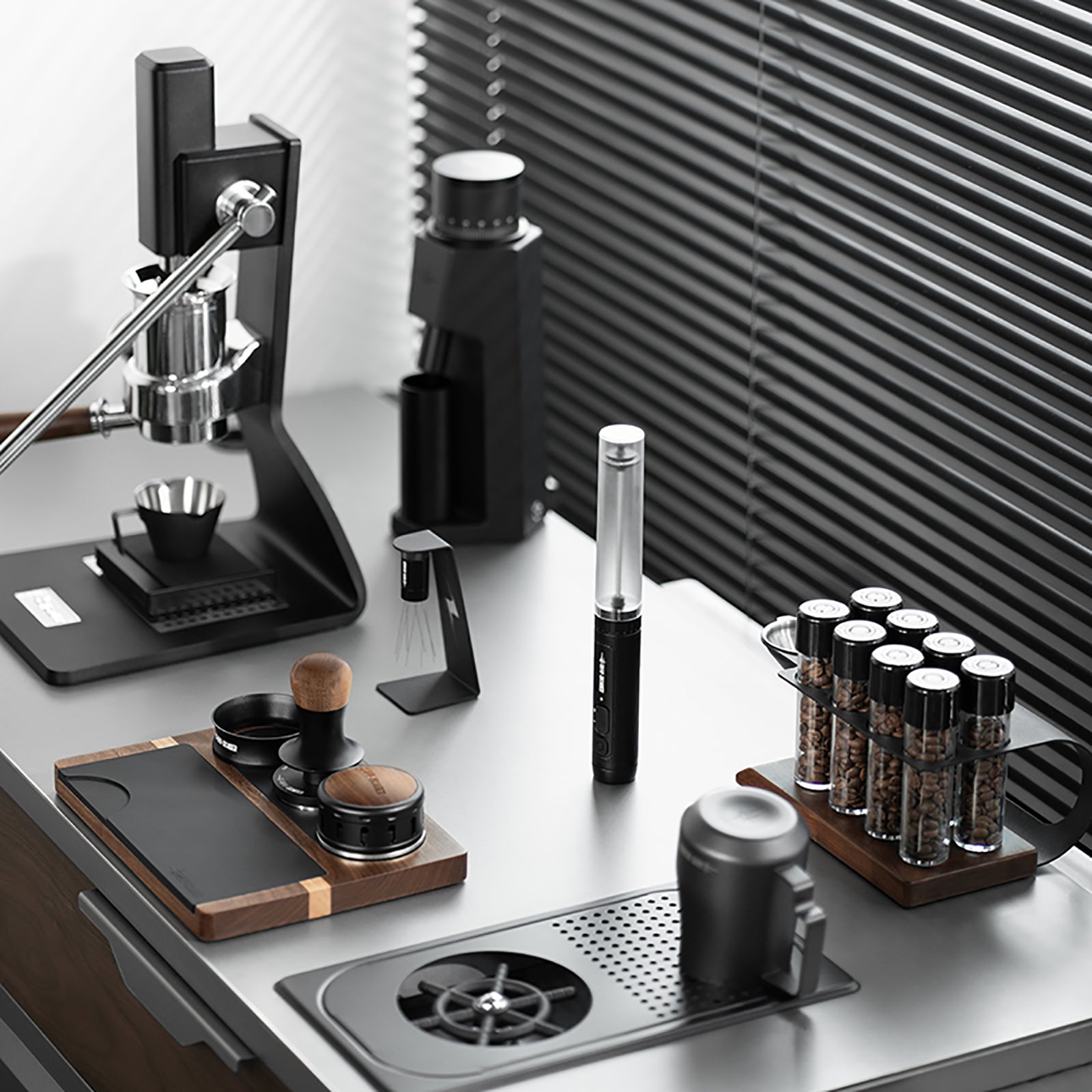 MHW-3BOMBER Magician Electric Milk Frother Black