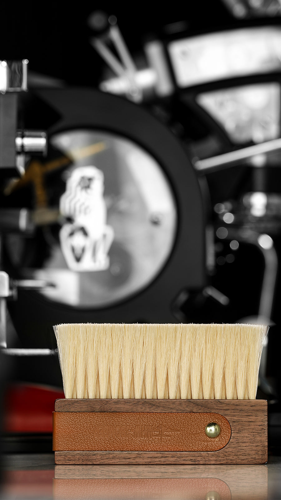 MHW-3BOMBER Line Leather sheath brush 145mm*94mm (walnut + horse hair)