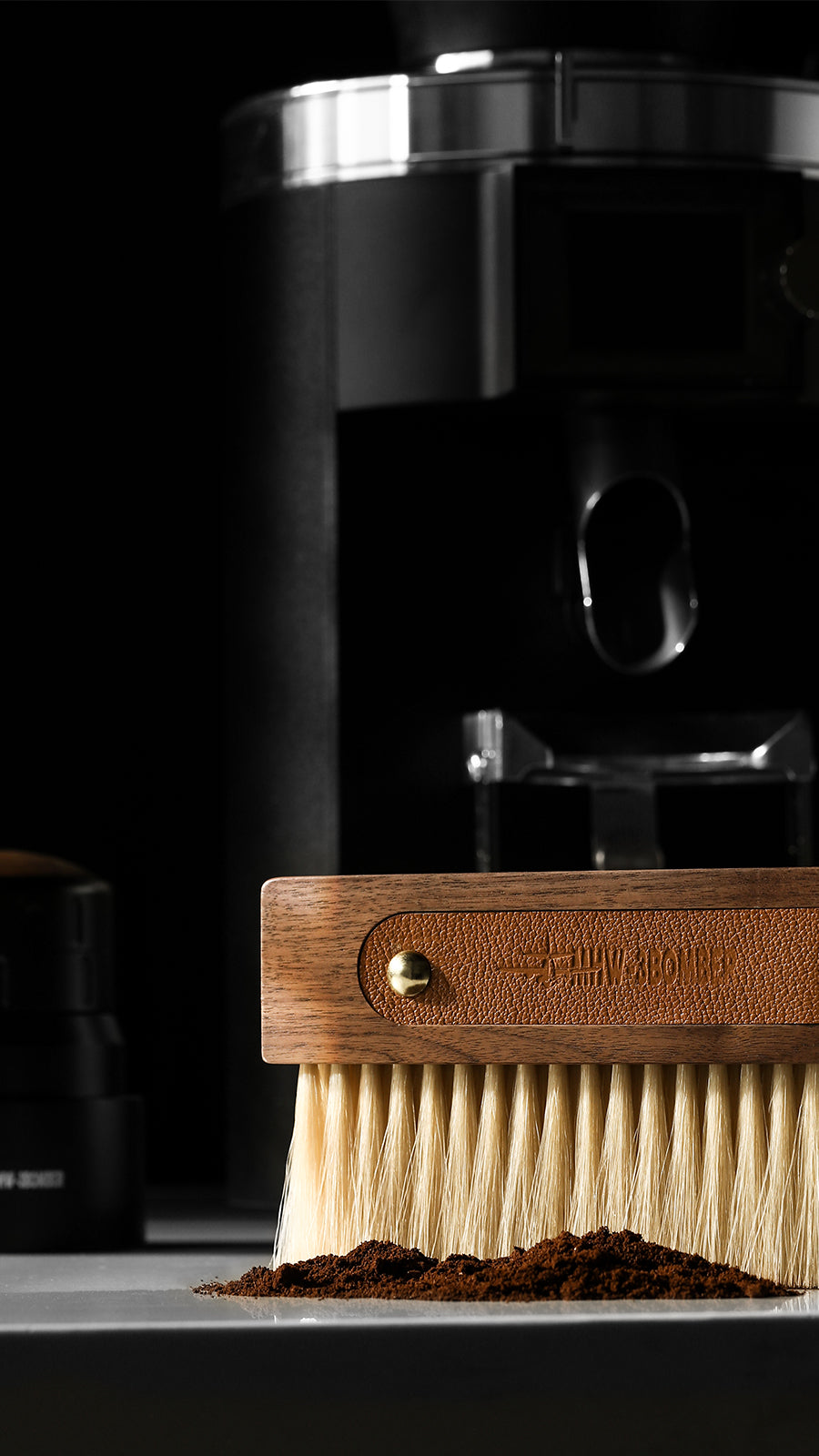 MHW-3BOMBER Line Leather sheath brush 145mm*94mm (walnut + horse hair)