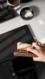 MHW-3BOMBER Line Leather sheath brush 145mm*94mm (walnut + horse hair)