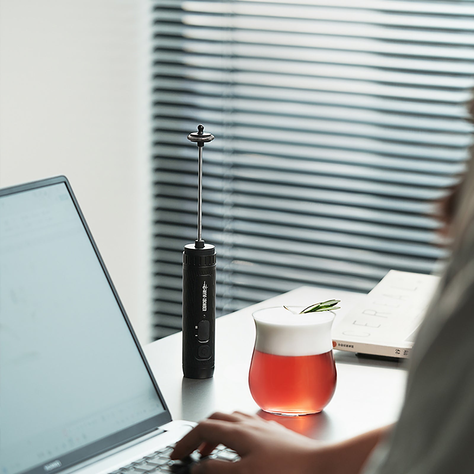 MHW-3BOMBER Magician Electric Milk Frother Black