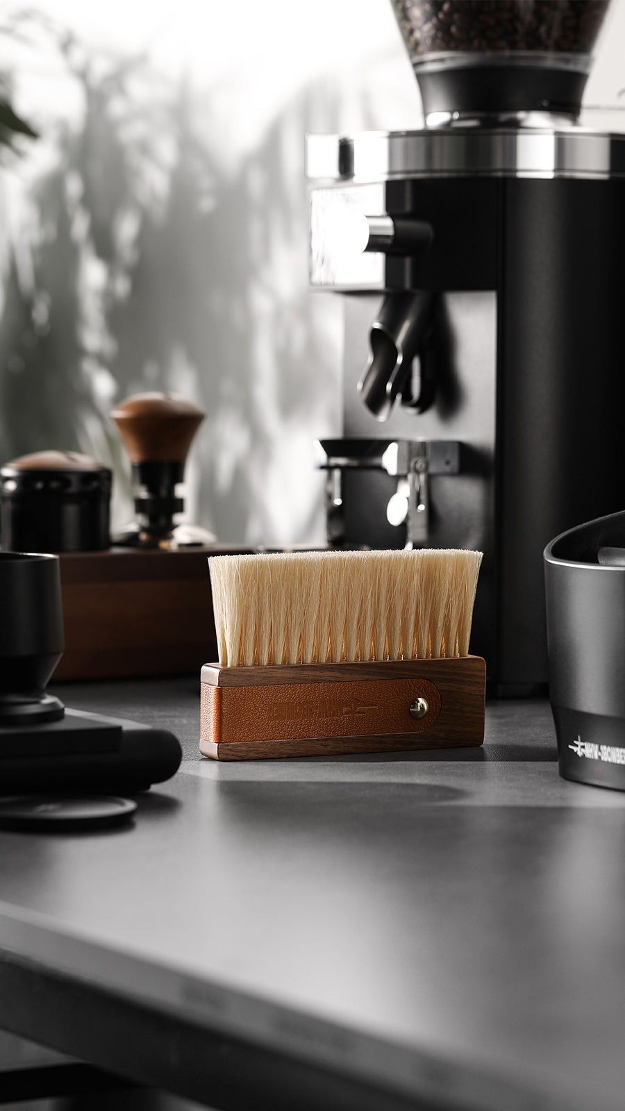 MHW-3BOMBER Line Leather sheath brush 145mm*94mm (walnut + horse hair)