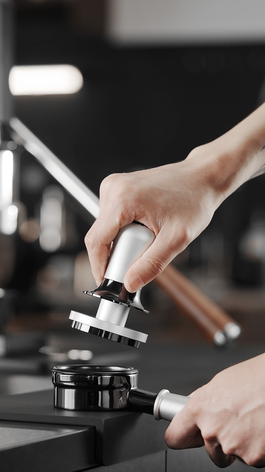 MHW-3BOMBER FlowLight Collection Bottomless Portafilter 58mm