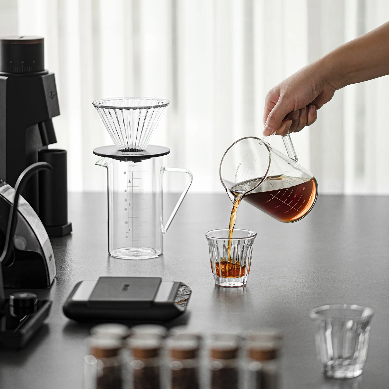 MHW-3BOMBER Glass Coffee Server
