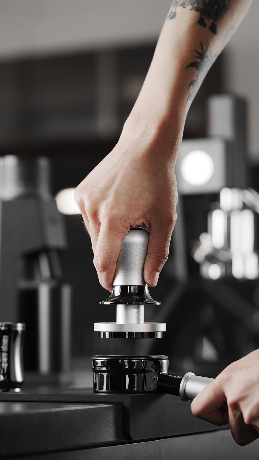 MHW-3BOMBER FlowLight Collection Bottomless Portafilter 58mm