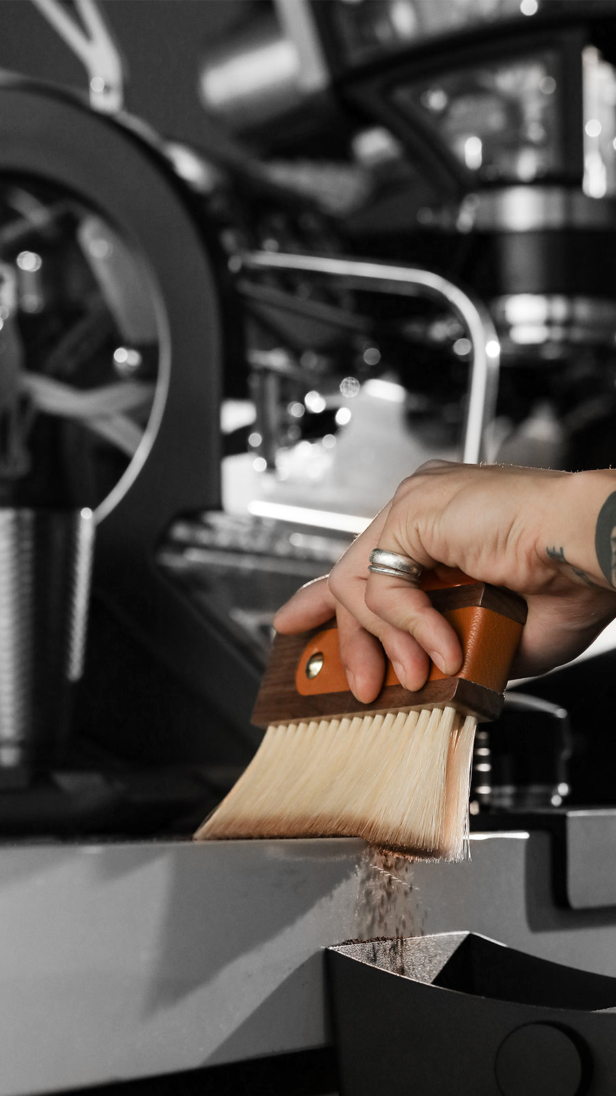 MHW-3BOMBER Line Leather sheath brush 145mm*94mm (walnut + horse hair)