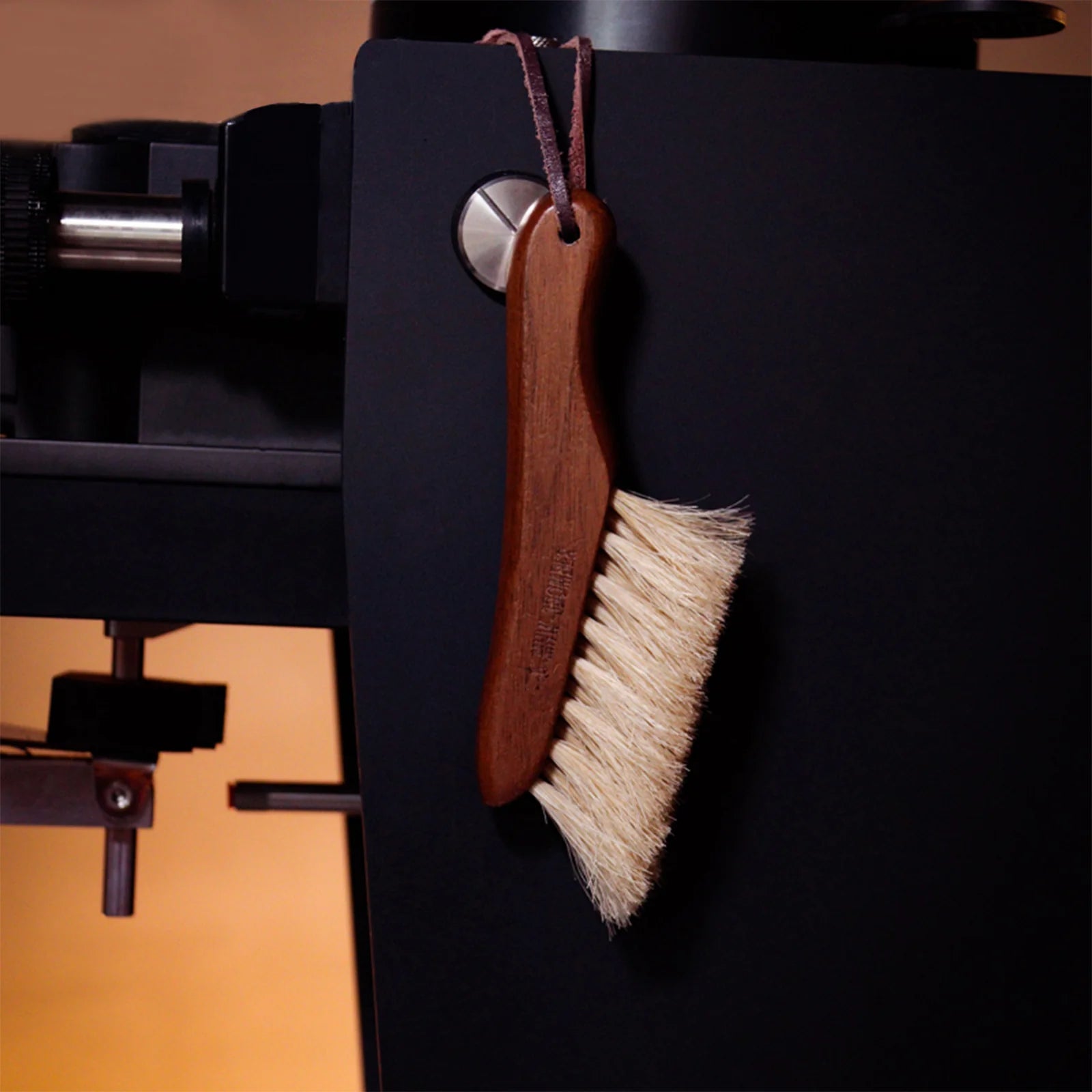 MHW-3BOMBER Knife Brush 130mm*33mm (white-walnut + horse hair)