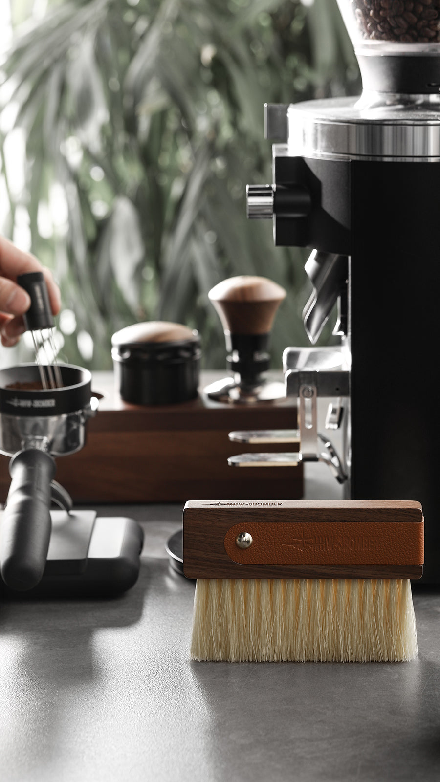 MHW-3BOMBER Line Leather sheath brush 145mm*94mm (walnut + horse hair)