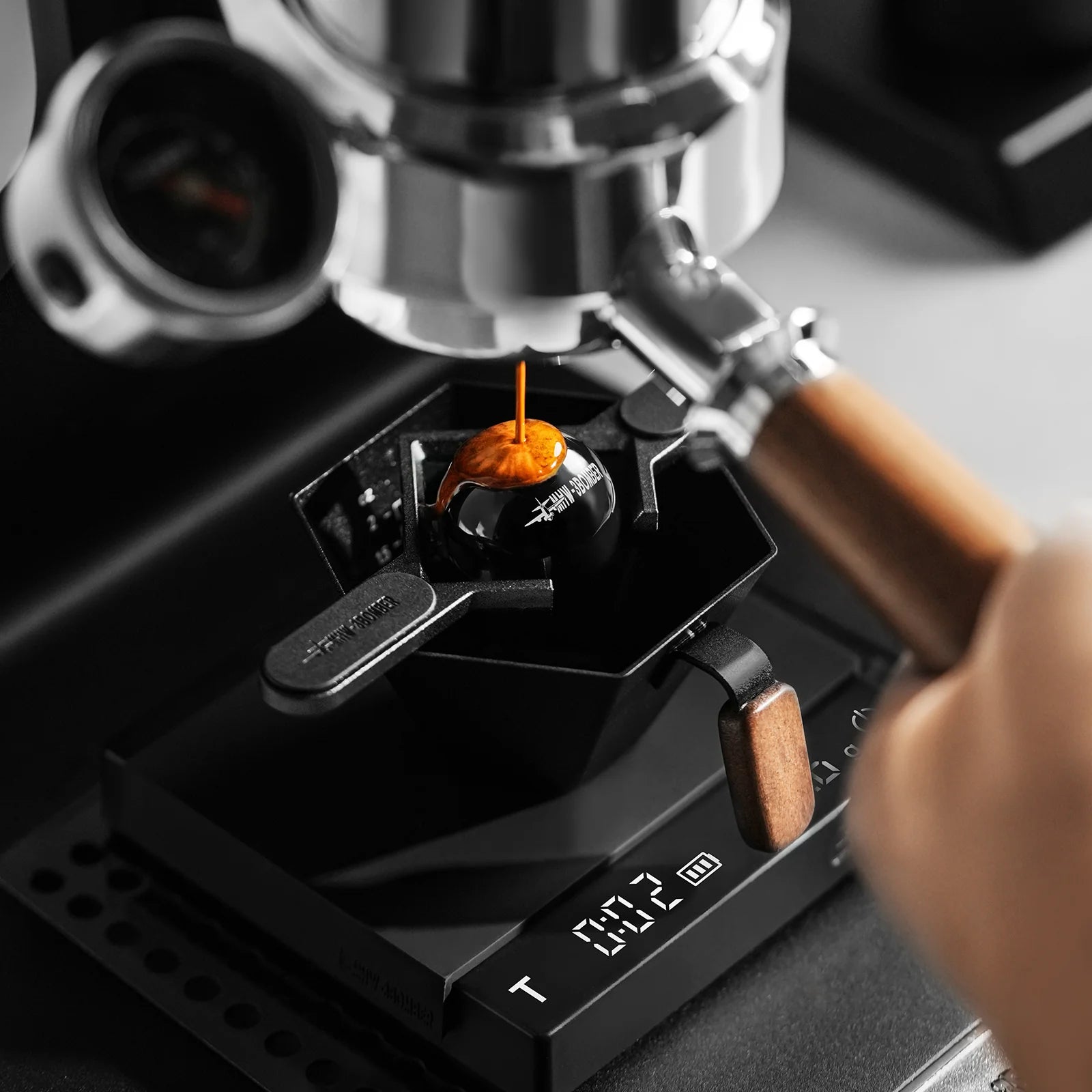 MHW-3BOMBER Smooth Espresso Chilling Ball Stand