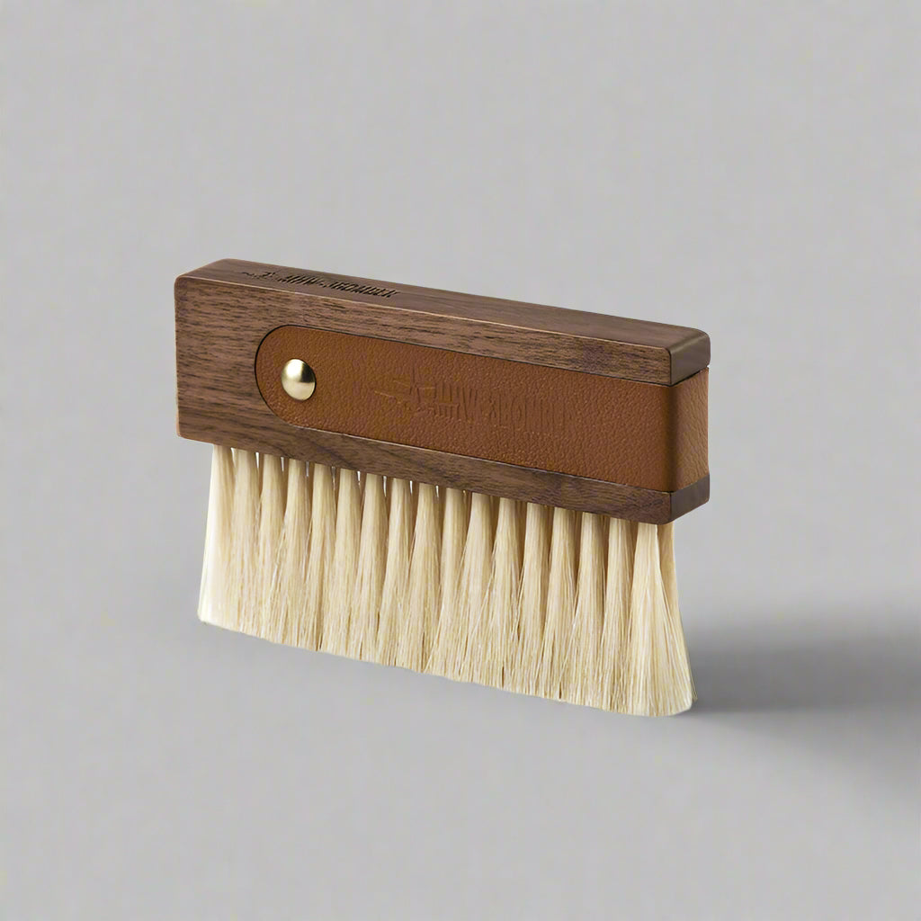 MHW-3BOMBER Line Leather sheath brush 145mm*94mm (walnut + horse hair)