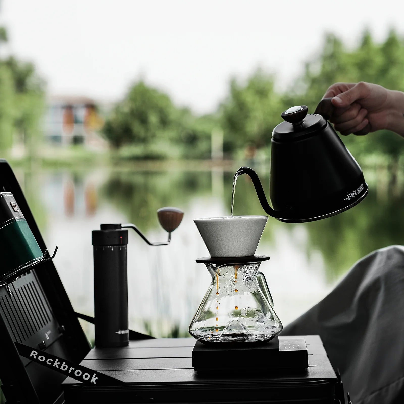 MHW-3BOMBER Hill Coffee Server